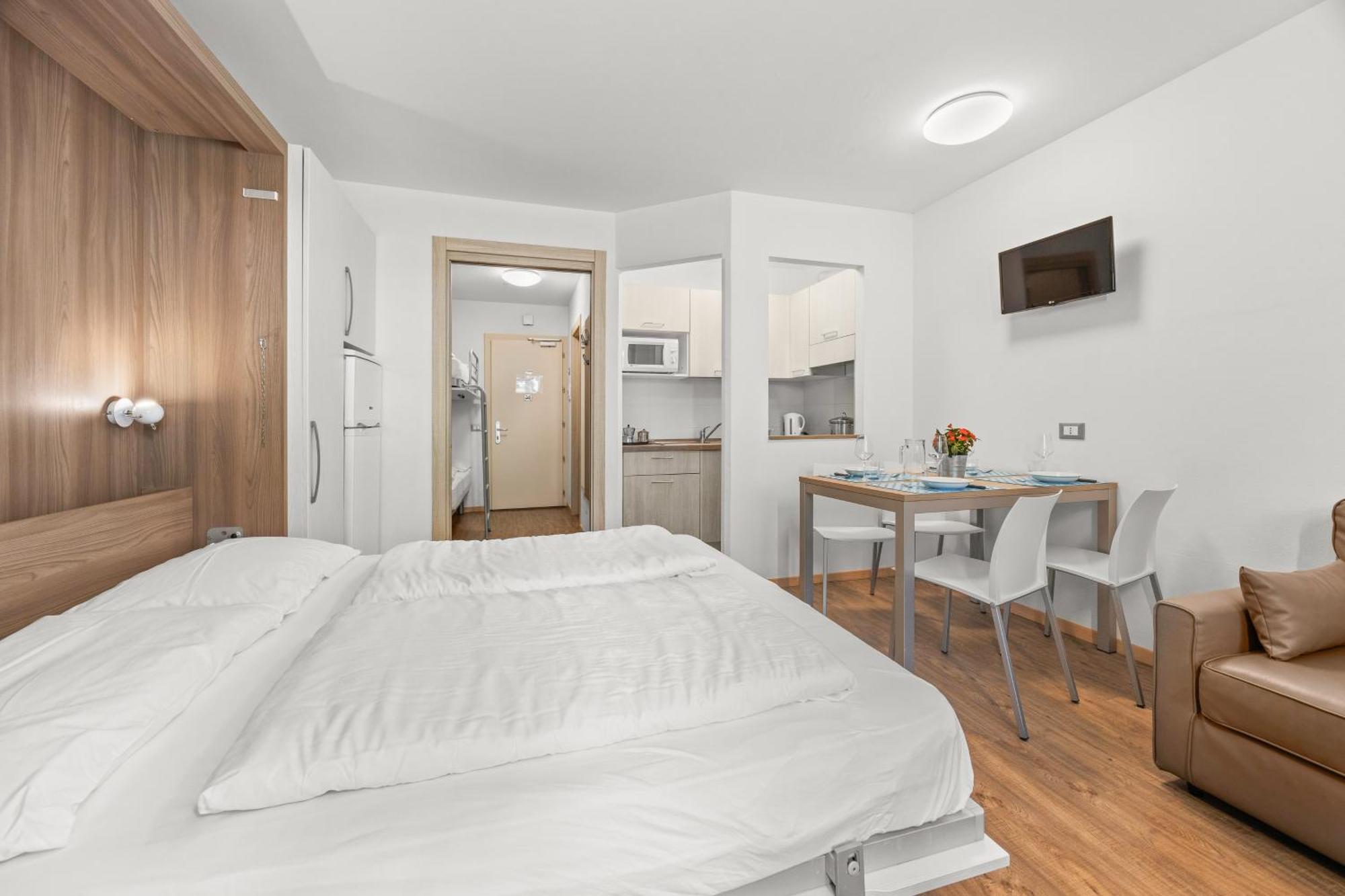 Aparthotel Des Alpes Cavalese Oda fotoğraf