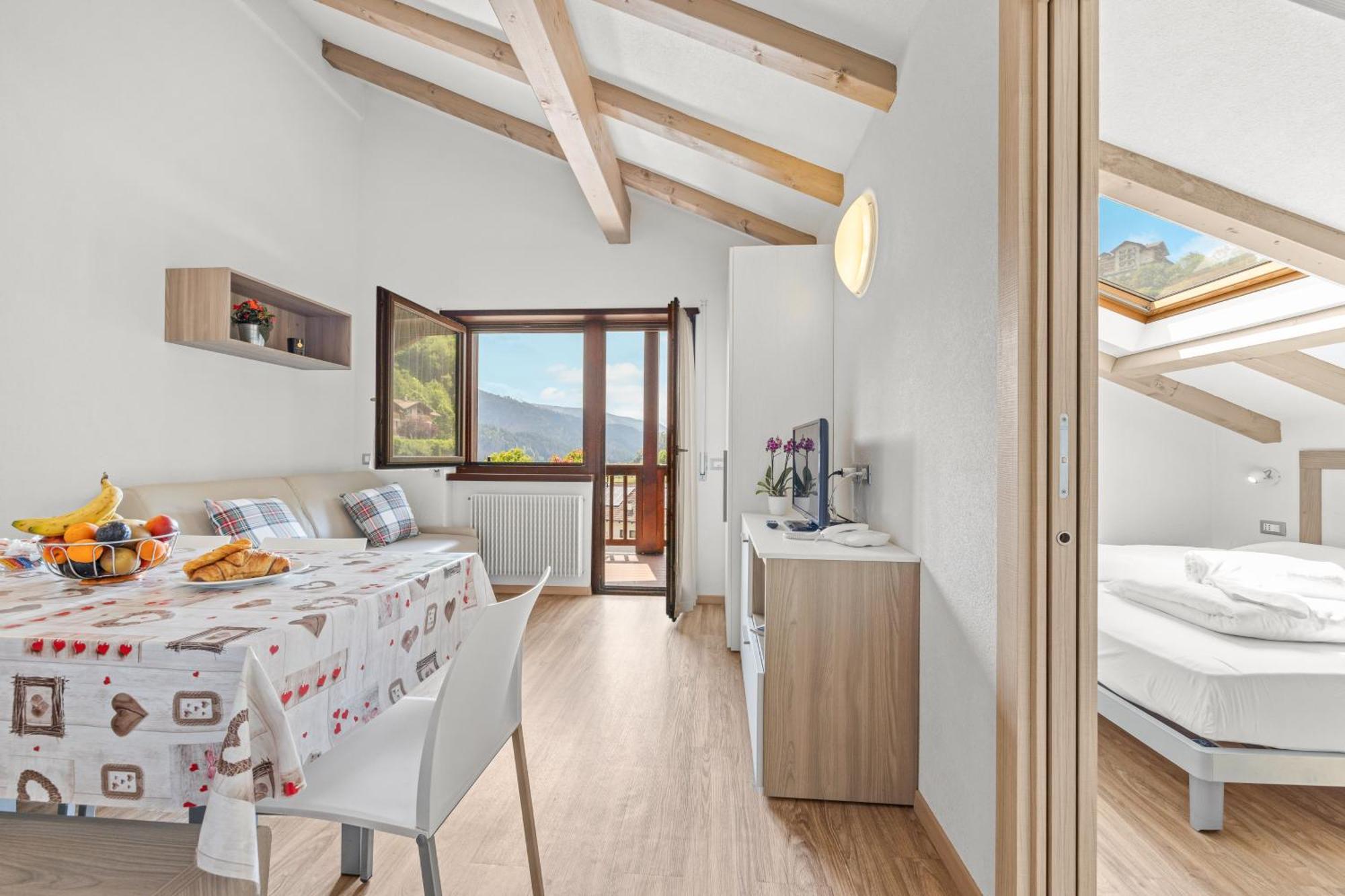 Aparthotel Des Alpes Cavalese Oda fotoğraf